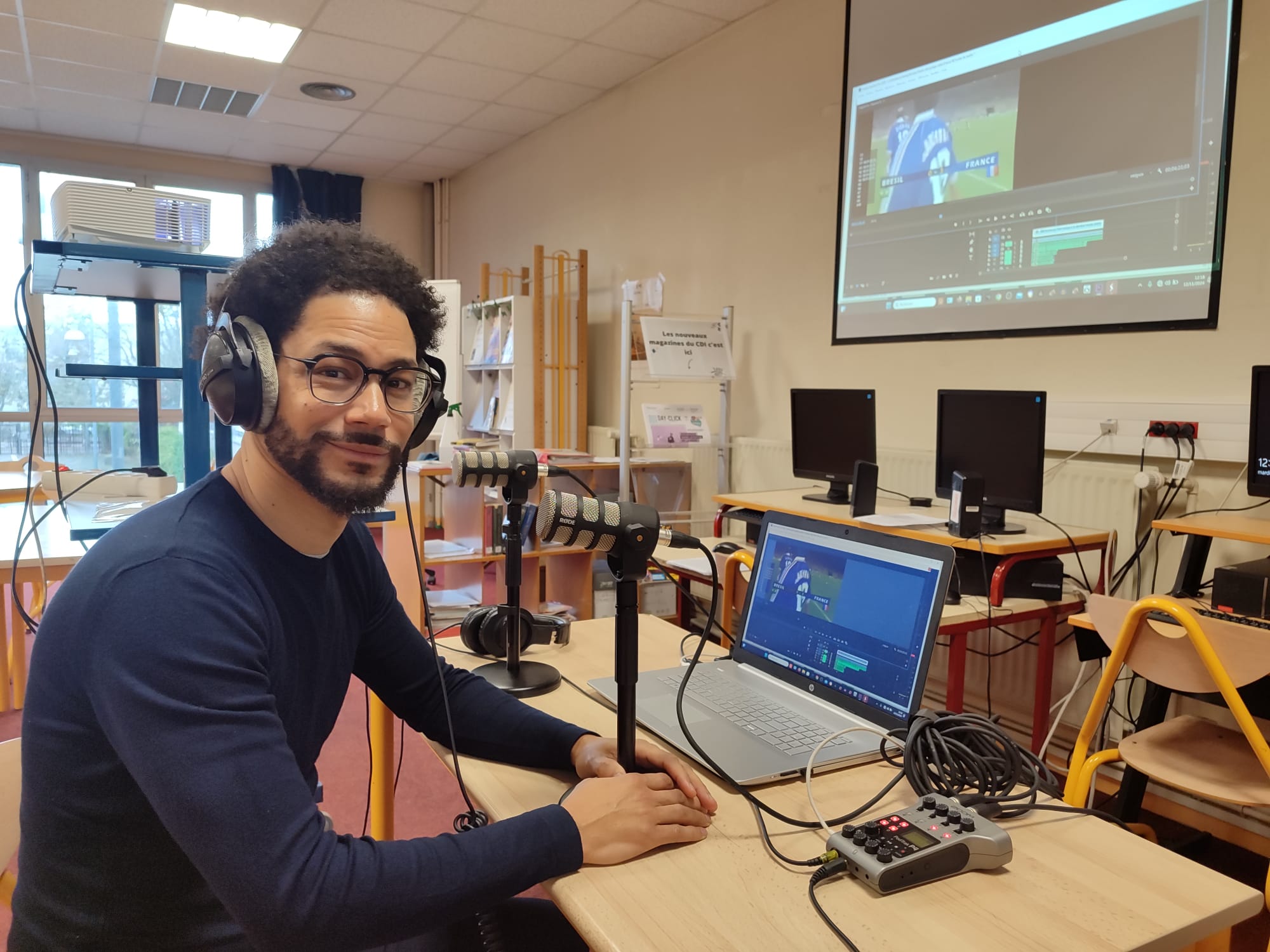 Analyser les images : un atelier inspirant au collège avec le journaliste Hafid Kachouh